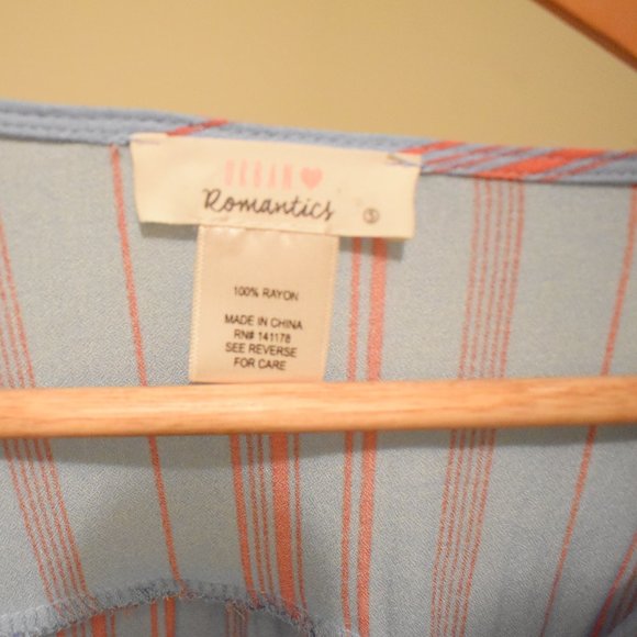 Urban Romantics Tie Front Button up Top, Size M - Picture 5 of 5